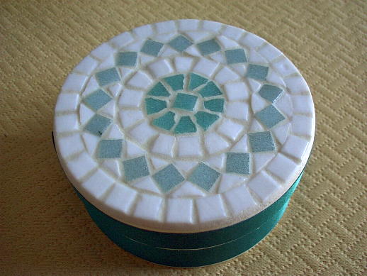 scatola con mosaico