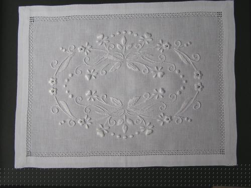 ricamo in bianco