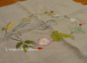 Ghirlanda ricamata
